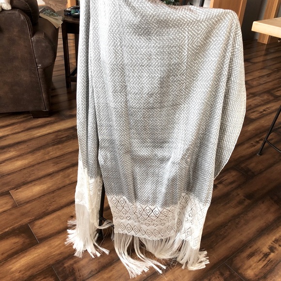 Stunning wrap - Picture 1 of 2